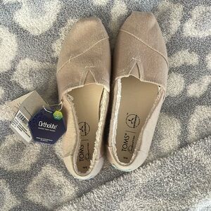 Brand new Toms cloud bound sole size 9